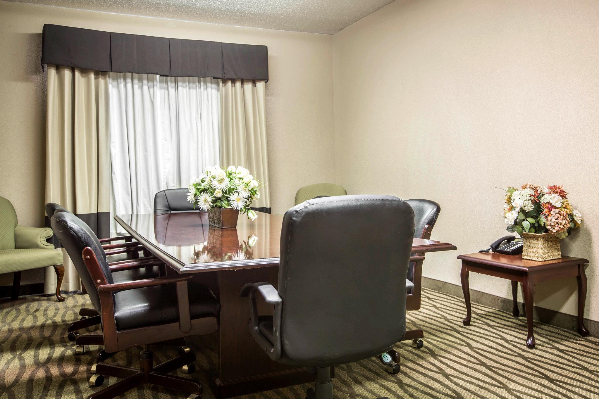 Comfort Suites Юфаула Екстериор снимка